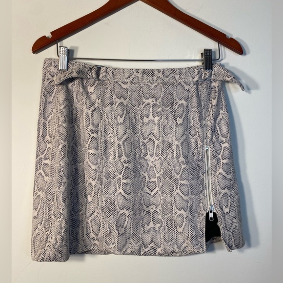 NWOT Free People|| Midnight Magic Printed Mini Skirt Women's Size 6, Sna… - Picture 1 of 9